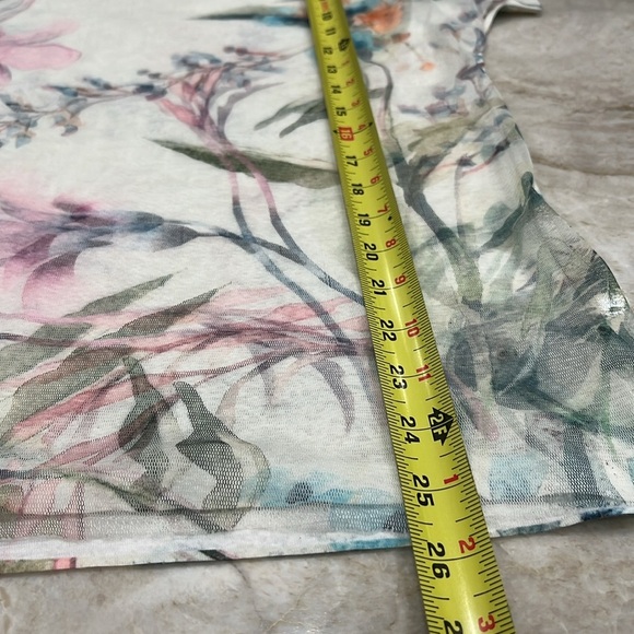 Coco + Carmen | 3D Print‎ Watercolor Floral Tee | Small/Medium - Picture 8 of 11